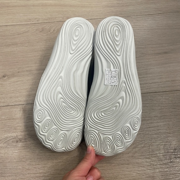 Kids vivobarefoot suede shoes - Picture 3 of 3